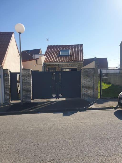 Maisonnette Individuelle Pour 4 Personnes 2 Chambres Terrasse - Design & Haute Qualite Bourbourg Dış mekan fotoğraf